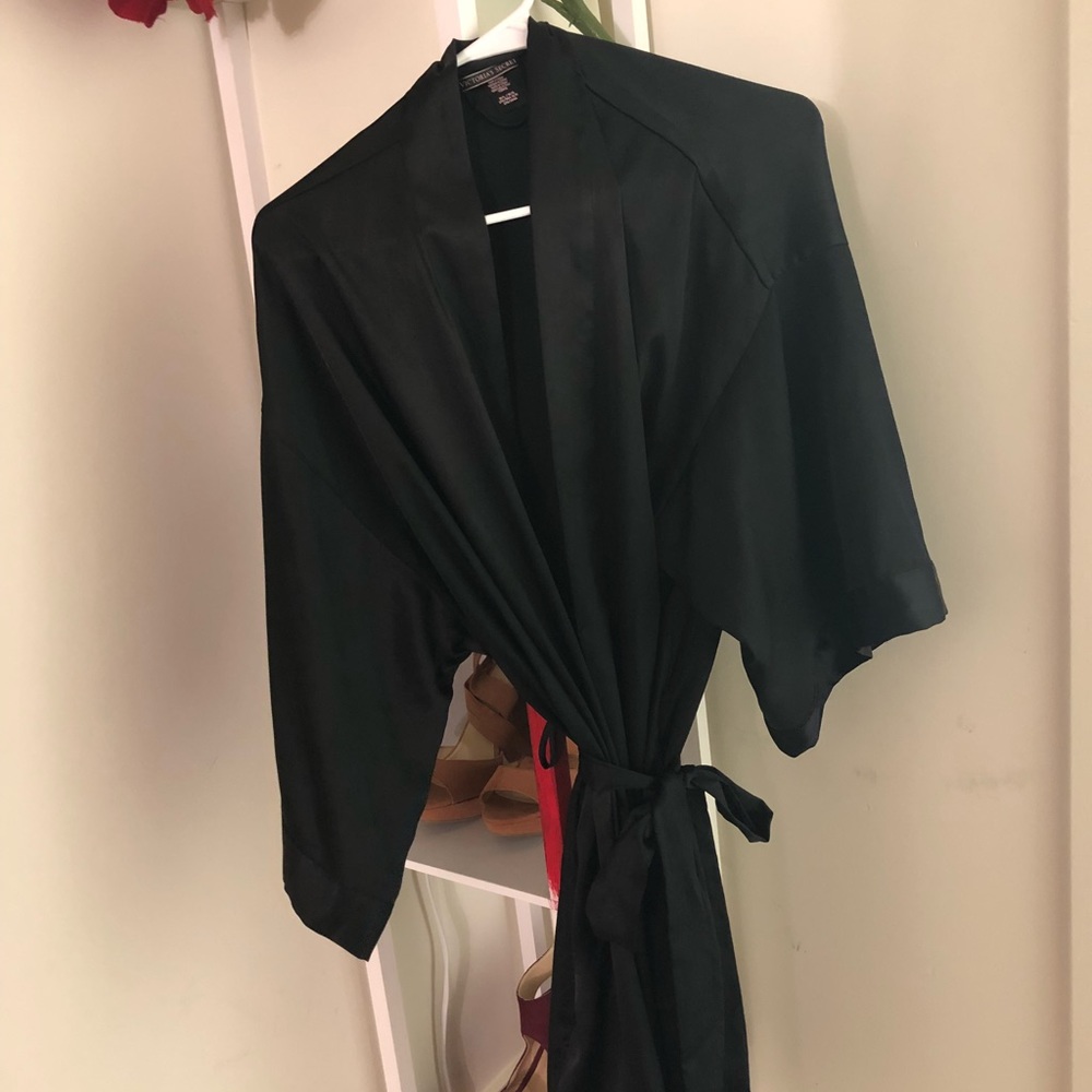VS black robe